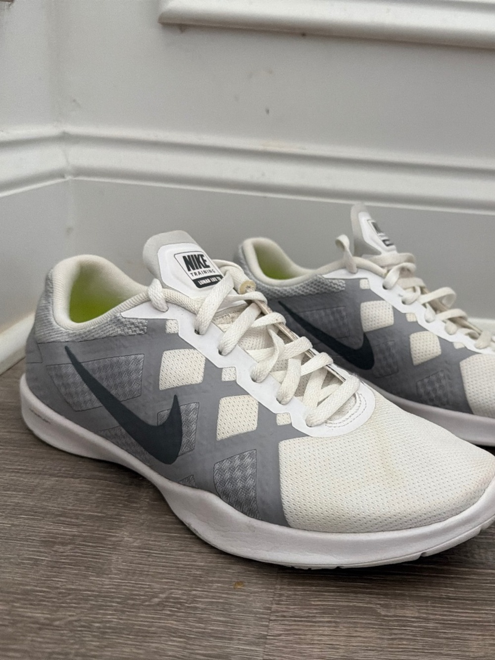 Nike Lunar Lux TR Women’s Training Sneakers White Gray Volt Size 7